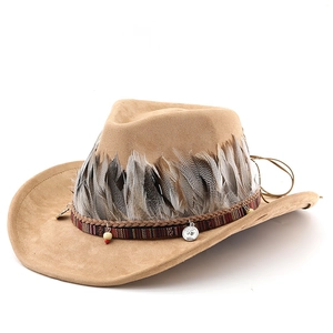 Chapeau de cowboy vintage en daim kaki avec plumes et ruban de style ethnique