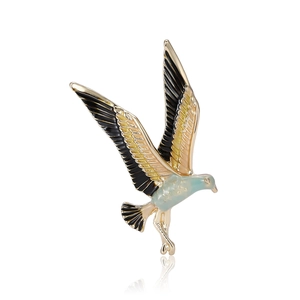 Exquisite cartoon hummingbird brooch in gold alloy with colorful enamel for women's suits