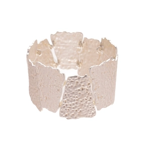 Matte irregular hollow flower patchwork bracelet with hammered texture finish