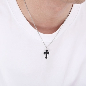 Collana unisex in acciaio inossidabile con ciondolo a croce nera in olio smaltato