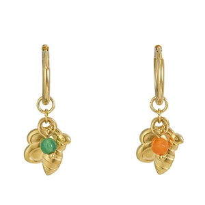 Détail de créoles plaquées or 18 carats avec pendentifs abeilles et pierres vertes et orange