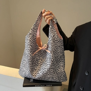 Leopard Print Canvas Shoulder Tote Bag Large Capacity With Pink Lining Bow Knot For Women Fashion Versatile Commute Bag