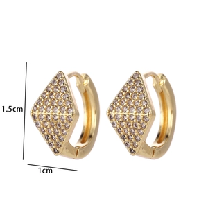Detailed view of gold rhombus huggie earrings with cubic zirconia and size 1.5cm measurement