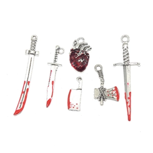 Lot de breloques gothiques en argent avec épées sanglantes et cœur pour bijoux DIY