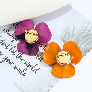 Chic 3D acrylic camellia brooches in purple and orange with marbled texture for suits