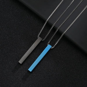Minimalistische quadratische Säulenhalsketten aus Titanstahl in Mattschwarz und Blau