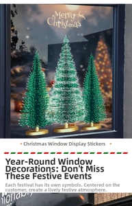 Detail der Weihnachtsbaum-Fensteraufkleber mit grünem Strickmuster und goldenem Elch