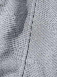 Vue macro de la texture du tissu en maille côtelée grise avec des motifs pour hommes