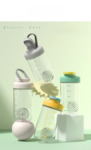 Detail view of 750ml protein shaker bottles with measuring scales and mixing balls