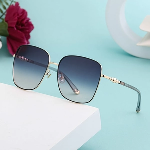 Damen Sonnenbrille mit großem Rahmen, blauen Verlaufsgläsern und goldenem Metallgestell