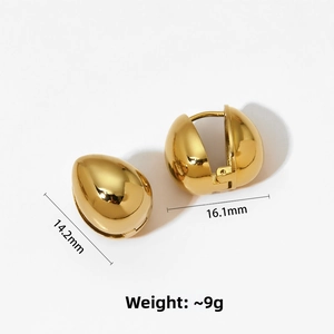 Detailansicht goldener ovale Ohrringe mit Maßen von 14,2 mm x 16,1 mm und Klappverschluss