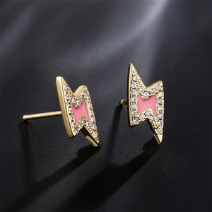 Orecchini a saetta placcati in oro con smalto rosa e zirconi brillanti incastonati