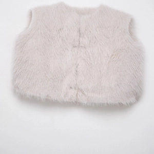 Schicke hellrosa Kunstfellweste für Damen mit ärmellosem Design und weicher Textur