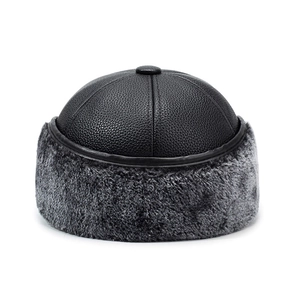 Winter men's warm leather hat with lychee pattern and thick faux fur trim