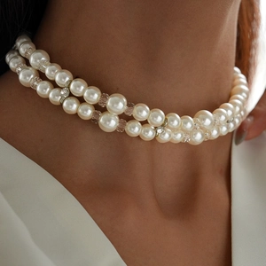Elegante zweilagige Halskette mit Perlenimitaten und Kristallen für Damen