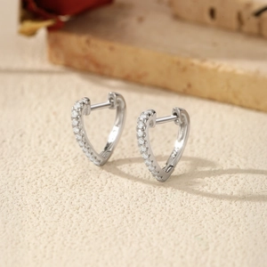 Exquisite S925 sterling silver heart-shaped hoop earrings with VVS1 moissanite stones