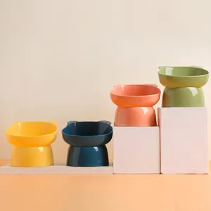 Bol surélevé ergonomique pour chat en plastique PP alimentaire de quatre couleurs vives