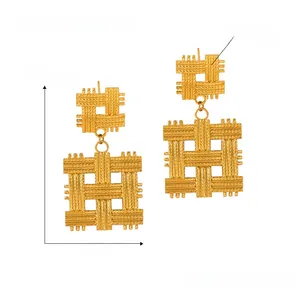 Detail of gold titanium steel earrings with square woven texture and dimensions
