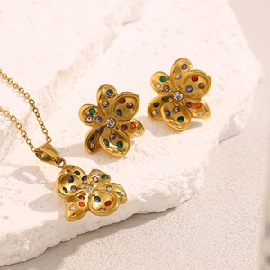 Parure de bijoux vintage en acier inoxydable plaqué or 18 carats avec pendentif fleur