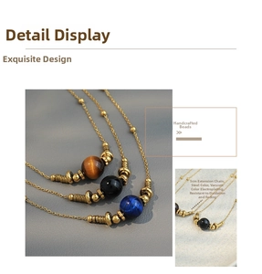 Détail du collier de perles montrant la chaîne d'extension de 5cm et le placage