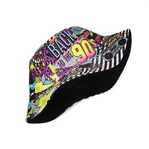 Bob style vintage des années 90 avec graffiti colorés et motifs pop culture retro