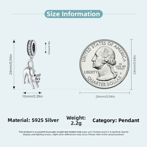 Detaillierte Maße des S925 Silber Katzenanhängers mit Münzvergleich zur Größe