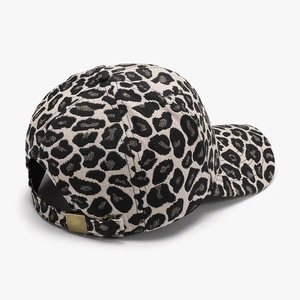 Casquette de baseball classique à imprimé léopard avec tissu texturé et boucle en métal