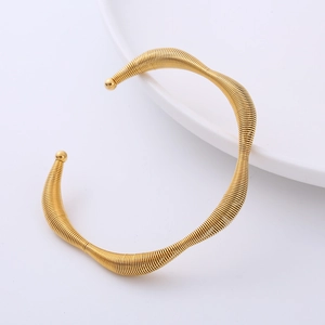Minimalist irregular wave 18K gold plated open bangle with wire-wrapped metal details