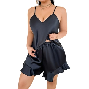 Damen Schlafanzug-Set aus schwarzem Satin mit V-Ausschnitt Top und Rüschen-Shorts