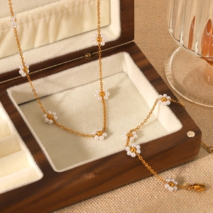 Collana E Bracciale Con Fiori Di Margherita Gioielli In Acciaio Inossidabile Perla Artificial Bianca Placcato Oro Stile Francese Elegante