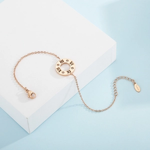 Bracelet en acier inoxydable rose doré avec pendentif chiffres romains évidé et cristaux