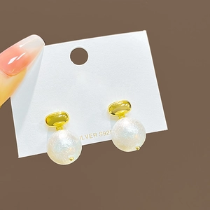 Elegant S925 silver stud earrings with round white pearls and gold metal base