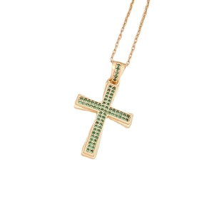 Collana con croce placcata oro 18K con micro cristalli verdi su sfondo bianco puro