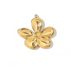 Detailed view of the gold-plated five-petal flower pendant with 3D hollow geometry finish