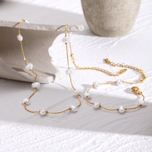 Elegant gold-plated stainless steel jewelry set with delicate white acrylic pearls