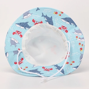 Chapeau de soleil enfant bleu clair à motif requin avec cordon réglable de sécurité