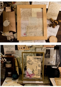 Vista dettagliata delle cornici vintage in legno e metallo dorato per scrapbooking