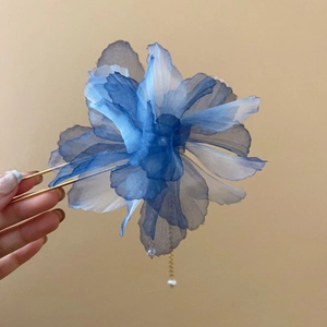 Blue and white gradient floral hair pin with golden stem and pearl tassels for women