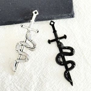 Pendentifs En Alliage Vintage Serpent Enroulé Autour D'une Épée Charmes Accessoires De Bijoux DIY Style Gothique