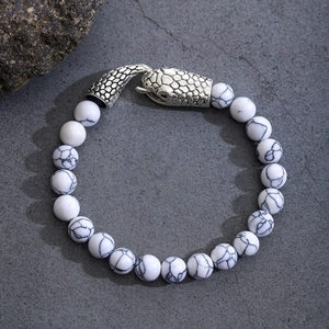 Bracciale da uomo in turchese bianco 8mm con chiusura a testa di serpente in argento