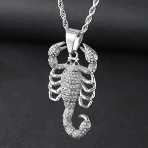 Pendentif scorpion hip hop en acier inoxydable argenté orné de strass brillants pour homme