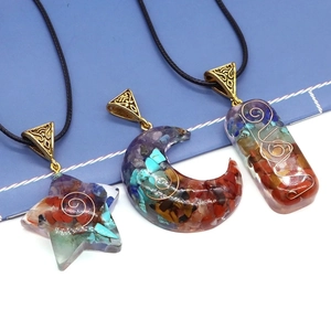 Collar Con Colgante De Resina De Chips De Piedras Naturales 7 Chakra Con Espiral De Cobre Joyería De Curación