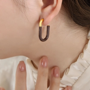 Chic gold-plated U-shaped G-geometric earrings with brown enamel drop oil finish