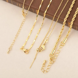 Set aus 18K vergoldeten Halsketten mit Kordelkette und Gliederkette mit Karabinerverschluss