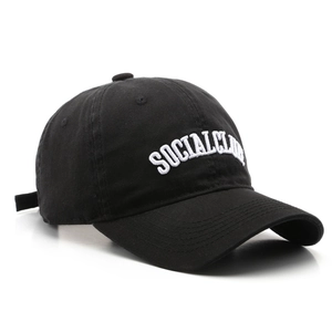 Berretto da baseball unisex in cotone nero lavato con ricamo Social Club in bianco