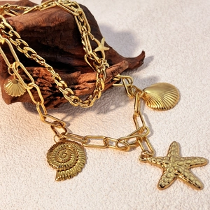Collier en acier inoxydable doré avec breloques étoile de mer et coquillage sur chaîne