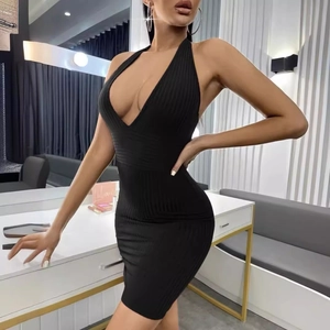 Robe moulante noire élégante à col en V profond sans manches en tricot côtelé pour femme