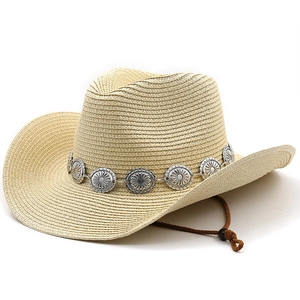 Classico cappello da cowboy in paglia beige con fascia metallica girasole e cinturino regolabile