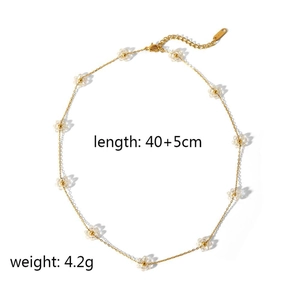 18k gold plated stainless steel four-petal flower necklace with white bead details