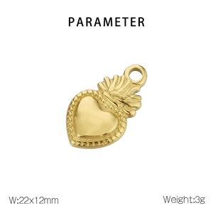 Macro detail of sacred heart pendant in gold finish showing dimensions 22x12mm and 3g weight